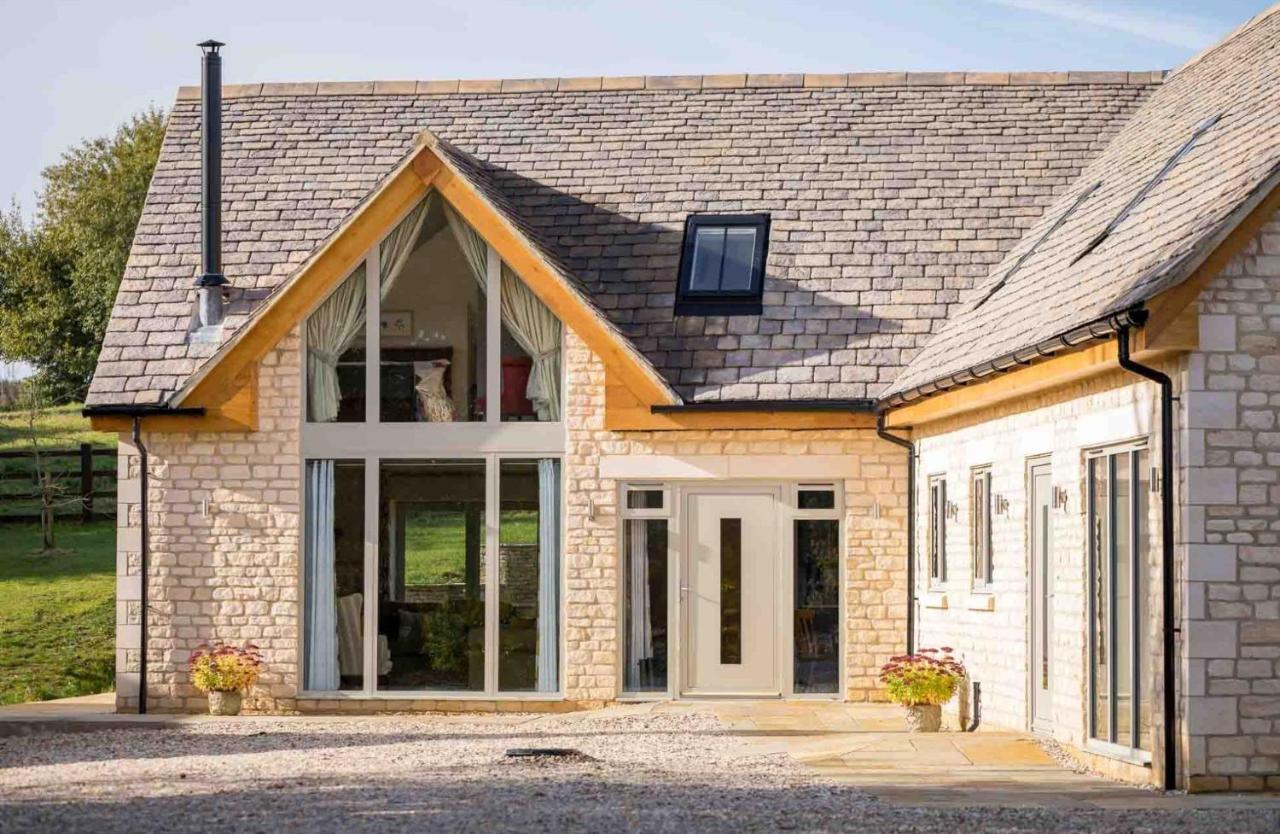 Flynn'S Barn Villa Aylworth ภายนอก รูปภาพ