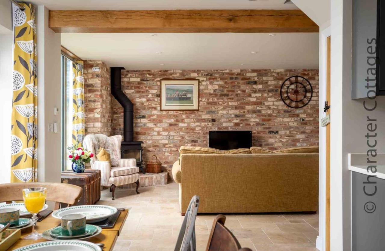 Flynn'S Barn Villa Aylworth ภายนอก รูปภาพ