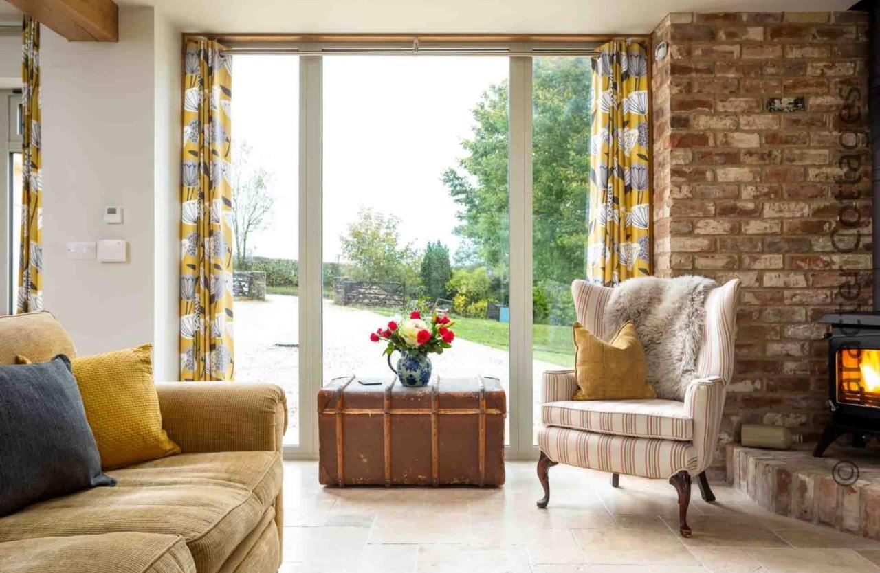 Flynn'S Barn Villa Aylworth ภายนอก รูปภาพ