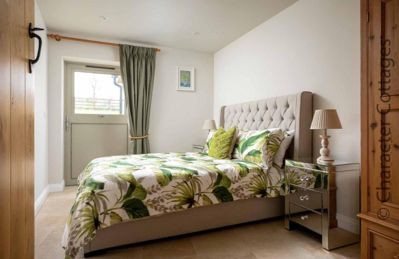 Flynn'S Barn Villa Aylworth ภายนอก รูปภาพ