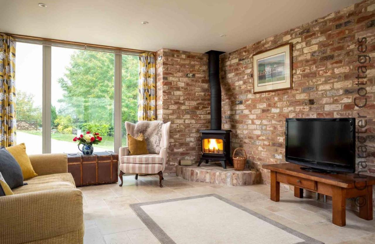 Flynn'S Barn Villa Aylworth ภายนอก รูปภาพ