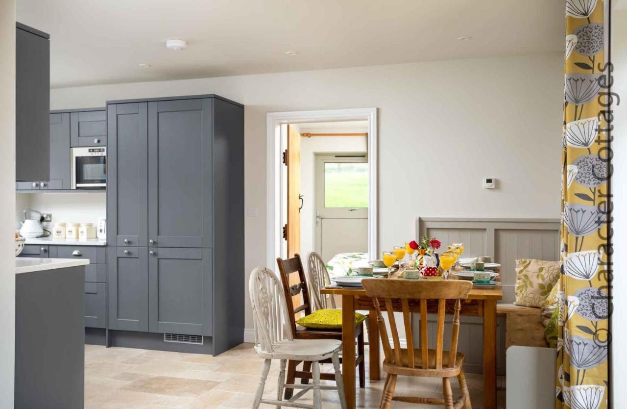 Flynn'S Barn Villa Aylworth ภายนอก รูปภาพ
