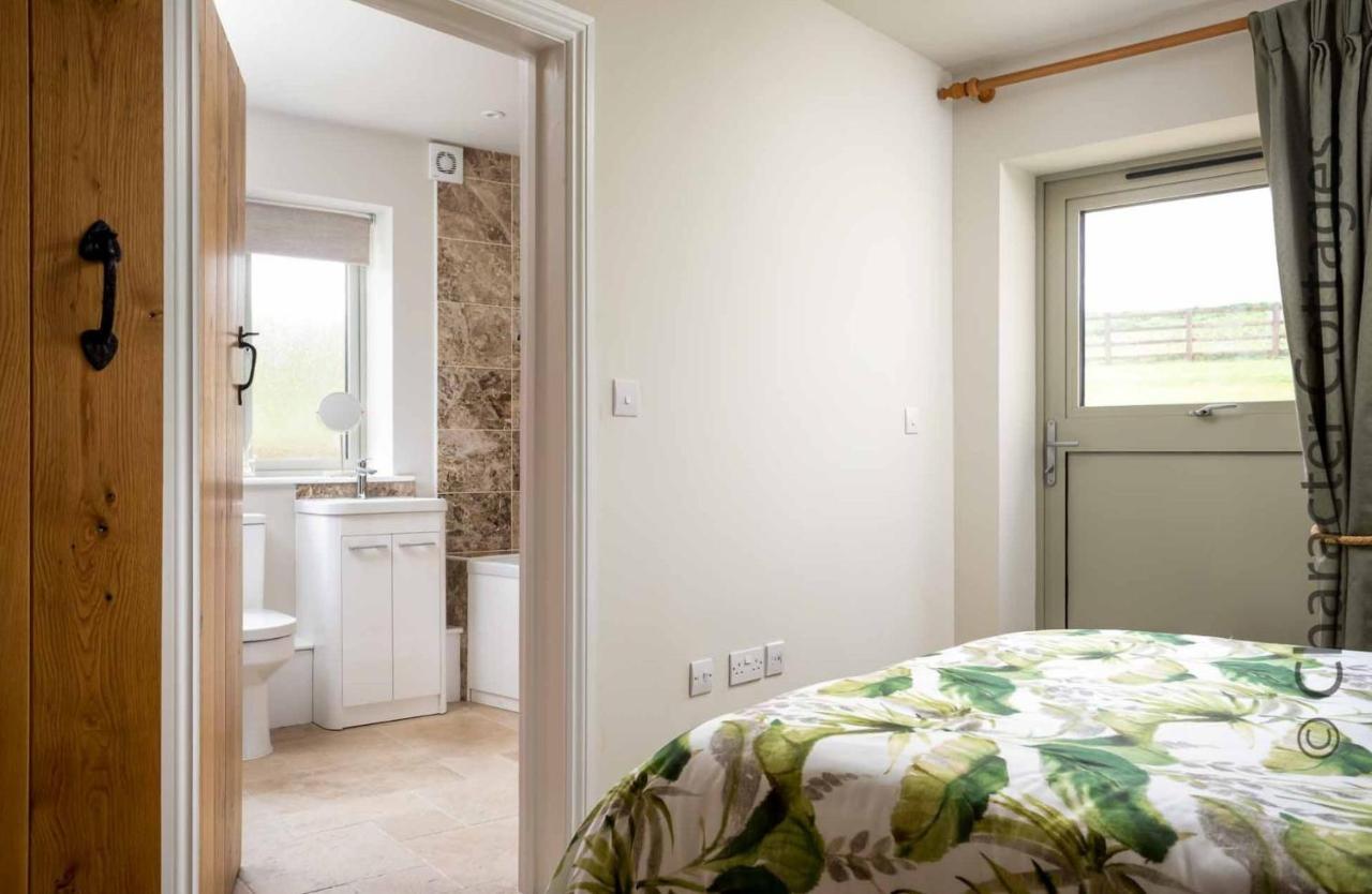 Flynn'S Barn Villa Aylworth ภายนอก รูปภาพ