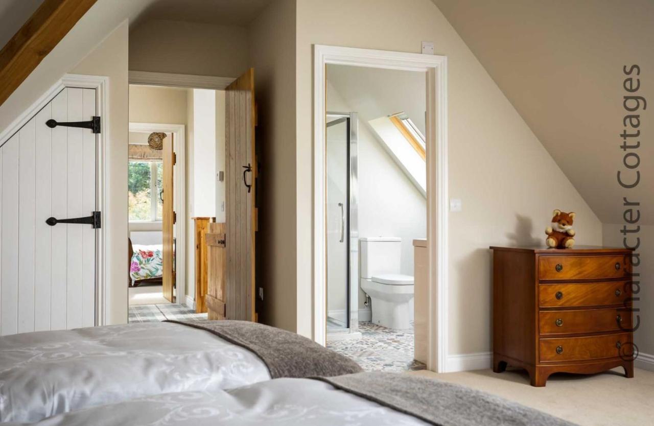 Flynn'S Barn Villa Aylworth ภายนอก รูปภาพ