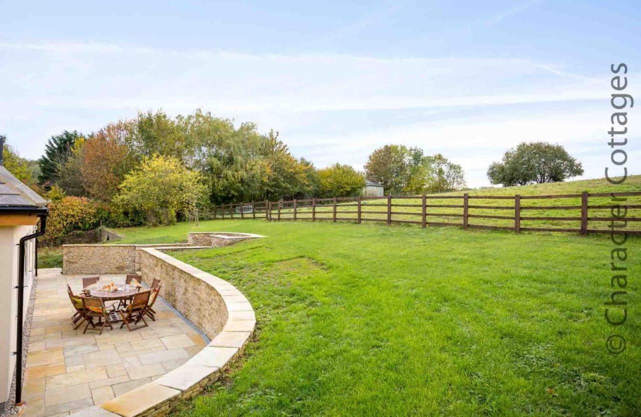 Flynn'S Barn Villa Aylworth ภายนอก รูปภาพ