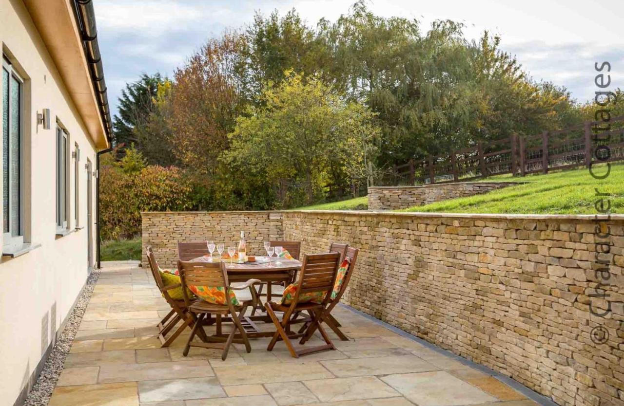 Flynn'S Barn Villa Aylworth ภายนอก รูปภาพ