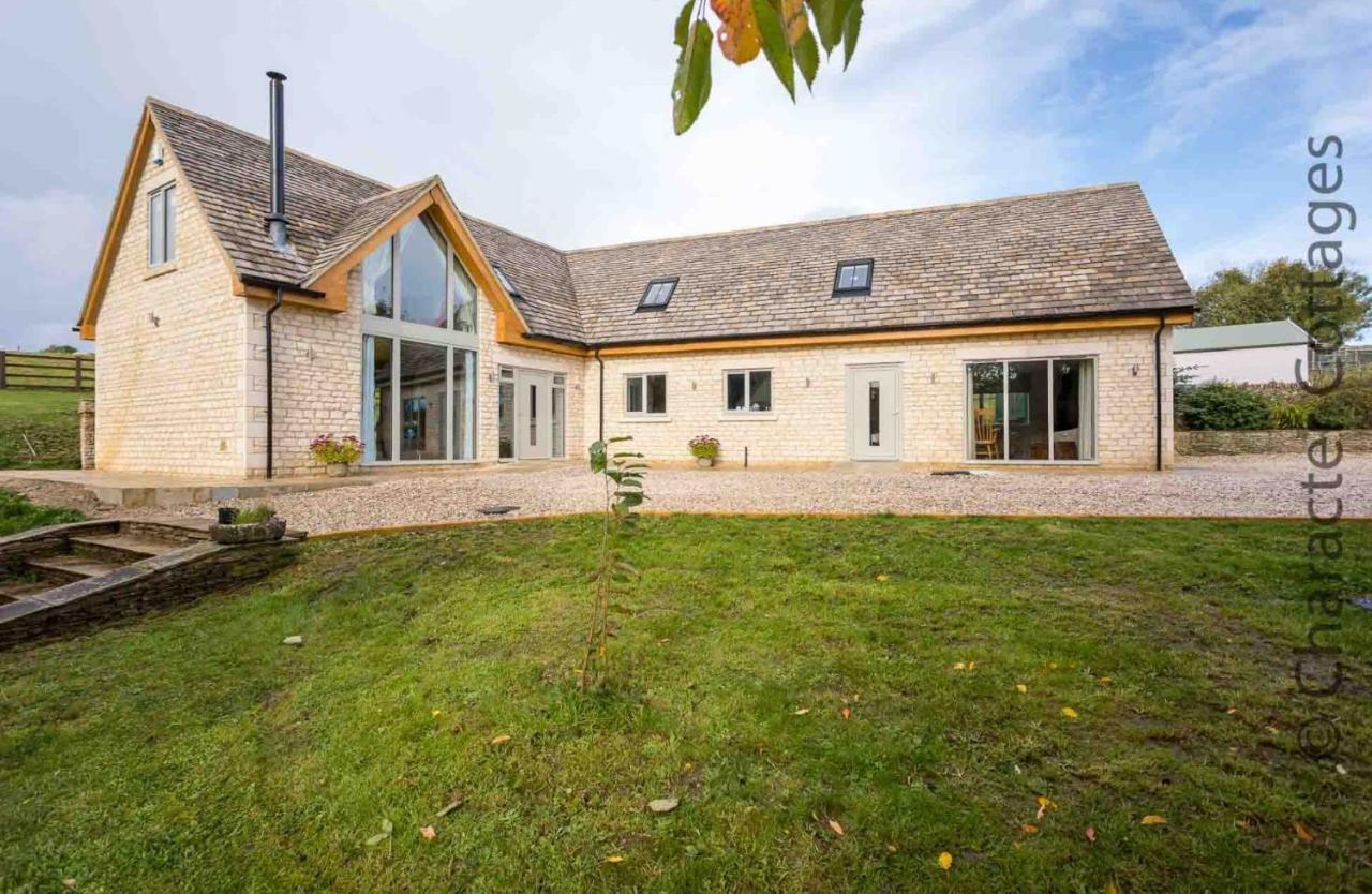 Flynn'S Barn Villa Aylworth ภายนอก รูปภาพ