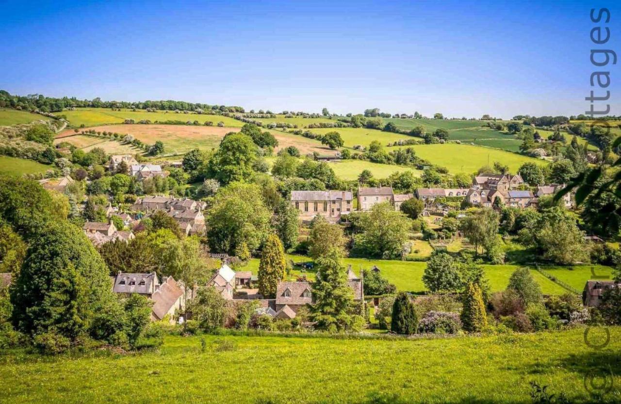 Flynn'S Barn Villa Aylworth ภายนอก รูปภาพ